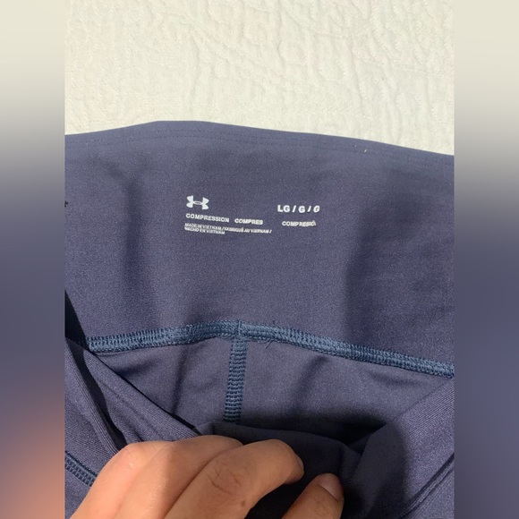 Under Armour Compression leggings size L. Tempered steel color. Has pocket! - Picture 3 of 6